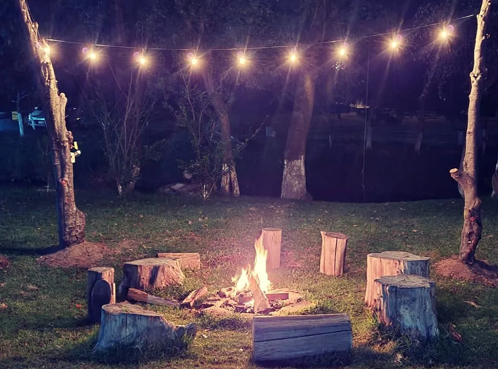 Área de fogata para la noche